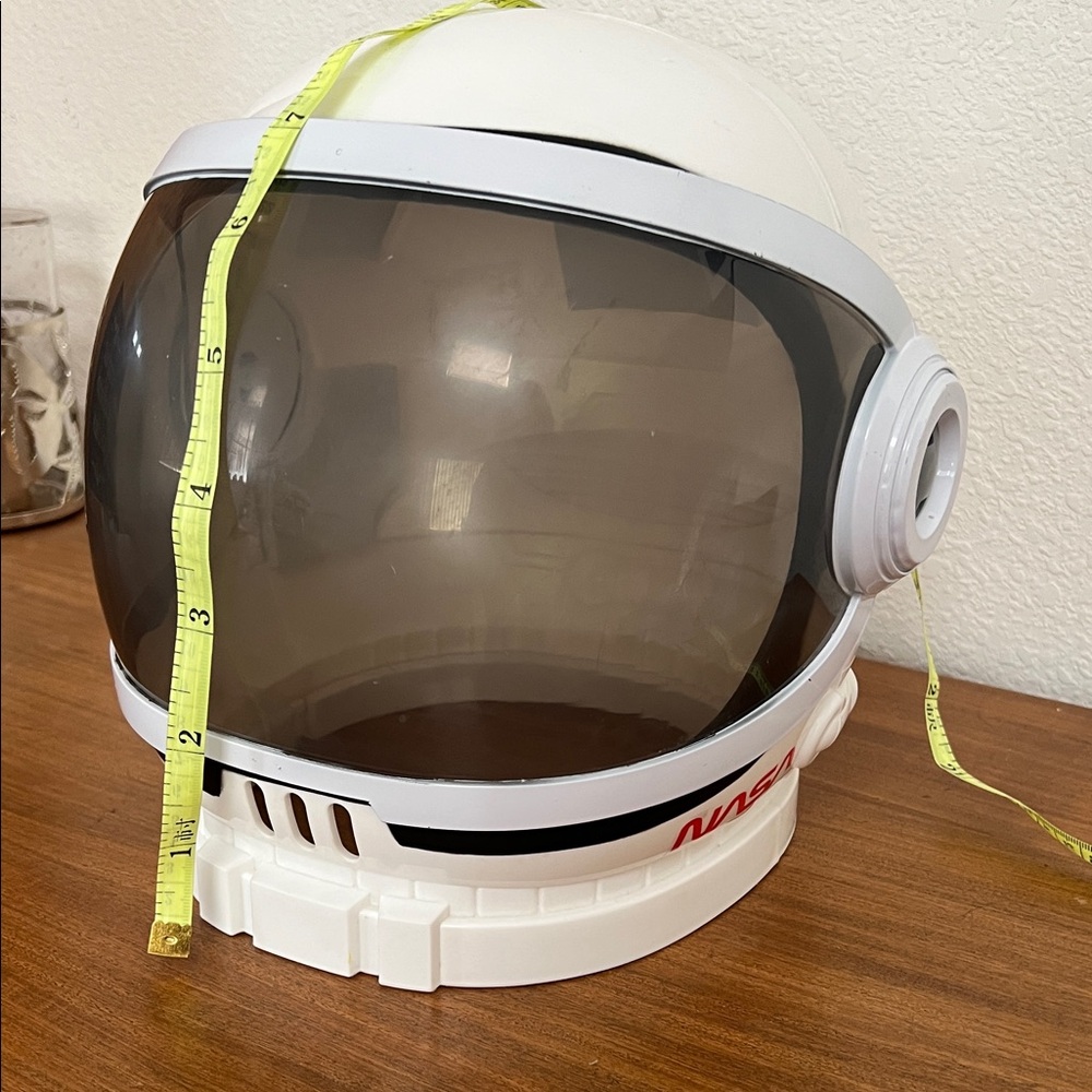 Astronaut costume helmet